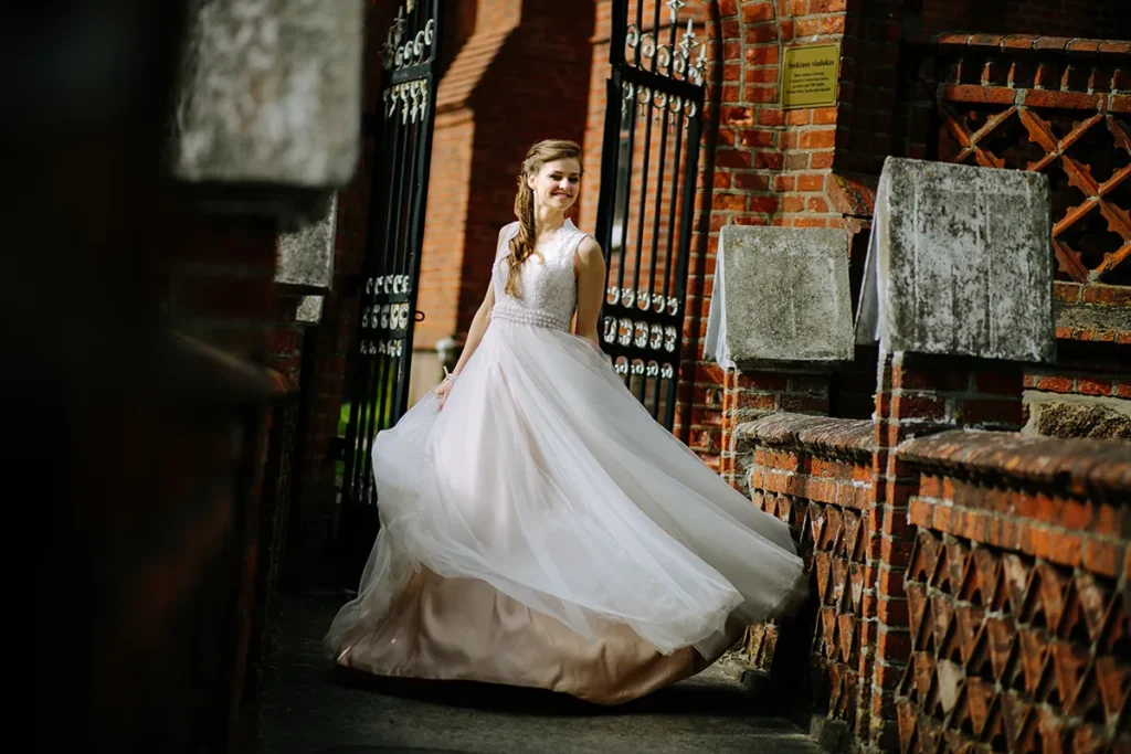 Elegantiška nuotakos suknelė