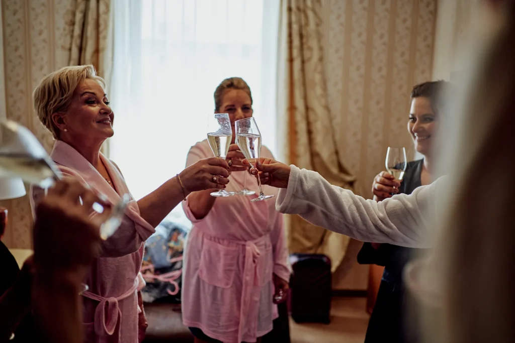 Nuo Vilniaus senamiesčio iki Trakų – vestuvių dienos akimirkos.