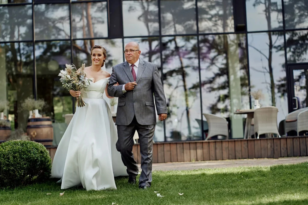 Nuo Vilniaus senamiesčio iki Trakų – vestuvių dienos akimirkos.Vestuviu fotografas Vilniuje