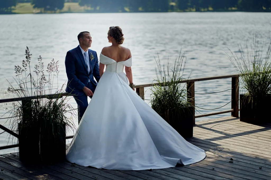 Romantiška vestuvinė fotosesija Trakuose, Margio ežero krante.