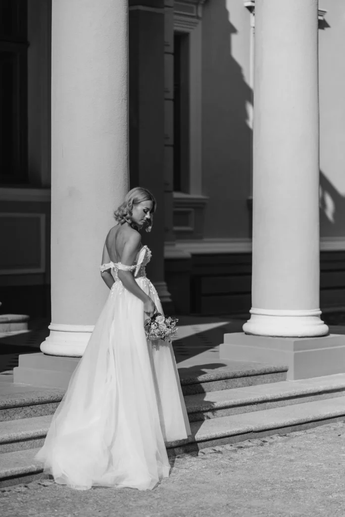 Vestuvių fotografas lietuvoje, jaunoji nuotaka portretas parke