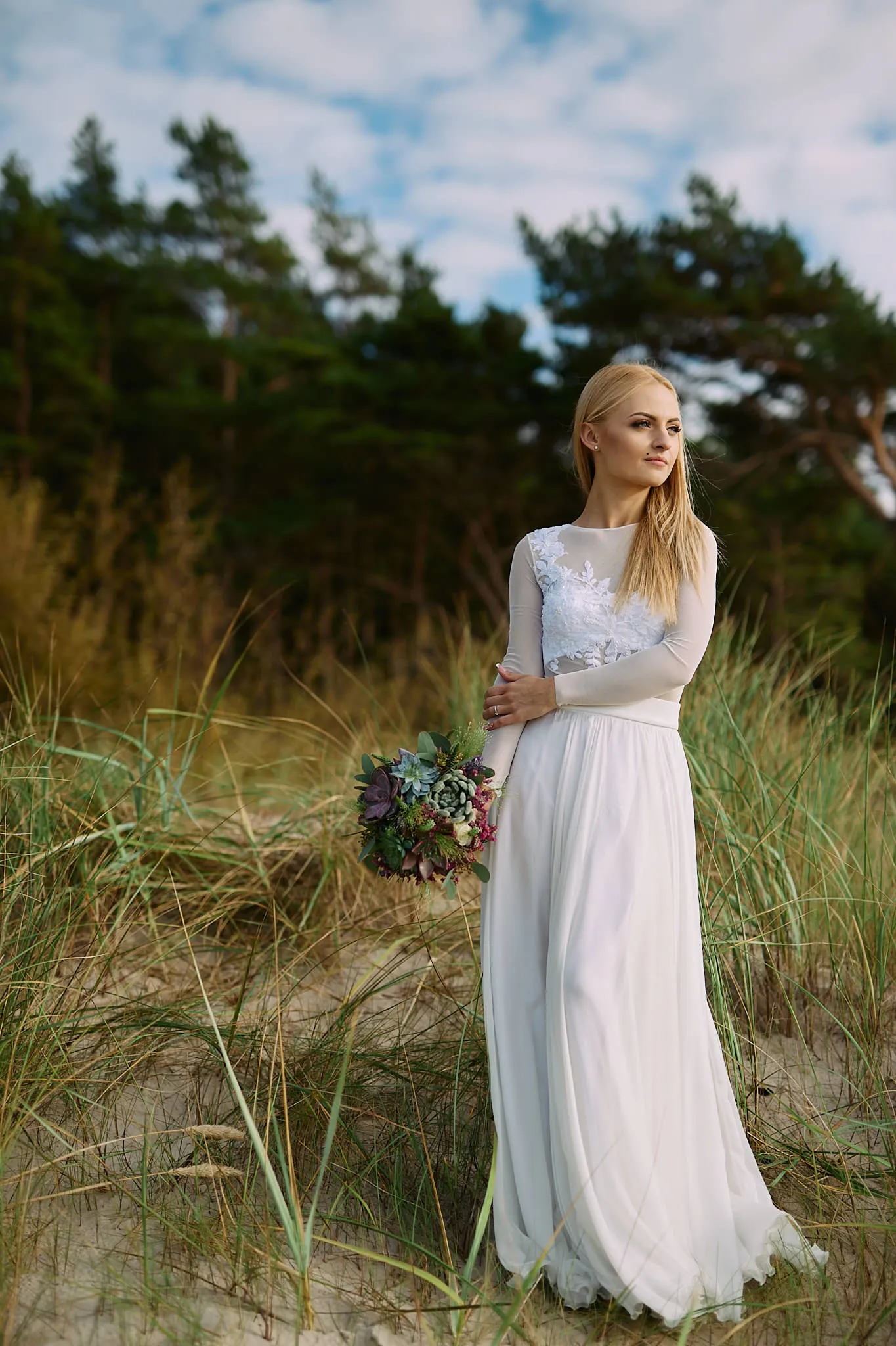 Vestuviu fotografas palangoje, nuotakos portretas kopose